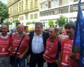 VIGILI DEL FUOCO: PROTESTA SILENZIOSA A ROMA, ANCHE MOLTI ABRUZZESI