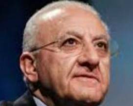 CORONAVIRUS: DE LUCA, ”TRA 15 GIORNI VALUTERO’ STOP MOBILITA’ REGIONI”