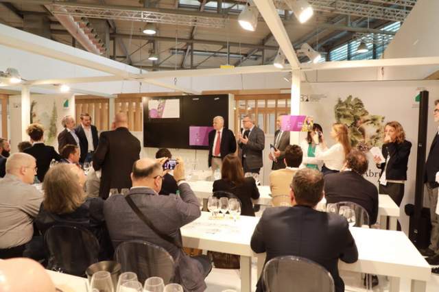 L’ABRUZZO AL VINITALY, TUTTI I SOLDI ALLE TESTATE GIORNALISTICHE E LE CONSULENZE