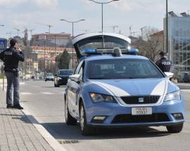 L’AQUILA: PUNTA DA INSETTO PERDE I SENSI, DONNA SOCCORSA IN STRADA DA AGENTI DELLA VOLANTE