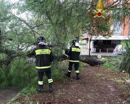 MALTEMPO SULLA COSTA: INTERVENTI DEI VIGILI DEL FUOCO
