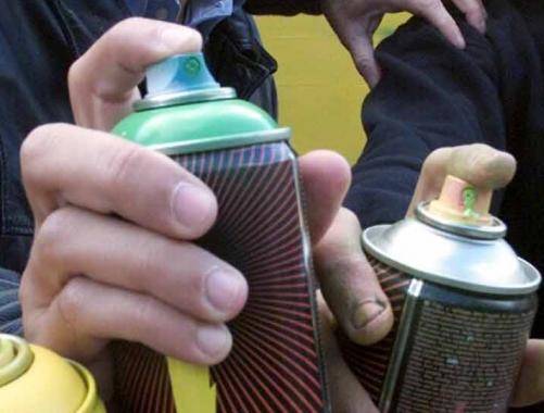 IMBRATTARONO BUS DELL’ARPA PRESI ”WRITERS” NEL TERAMANO