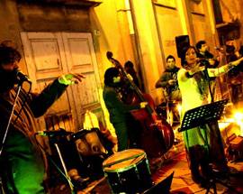 PERDONANZA IN MUSICA: STASERA PIZZICA E TARANTA CON GLI ‘ZINGARI FELICI’