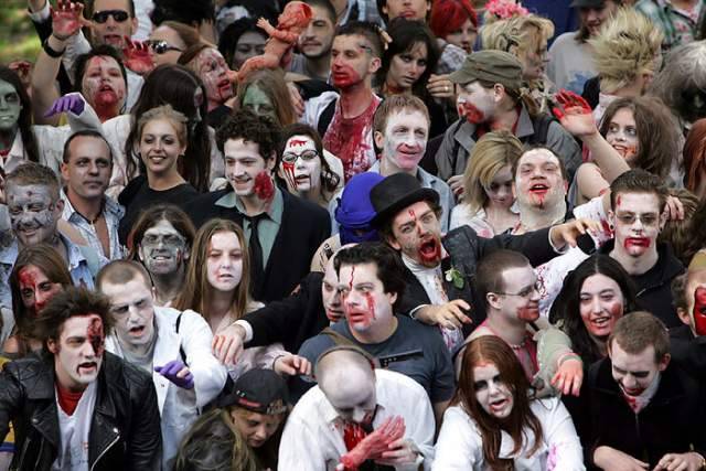 HALLOWEEN: L’AQUILA INVASA DAGLI ZOMBIE, UN MORSO E SARA’ LA FINE