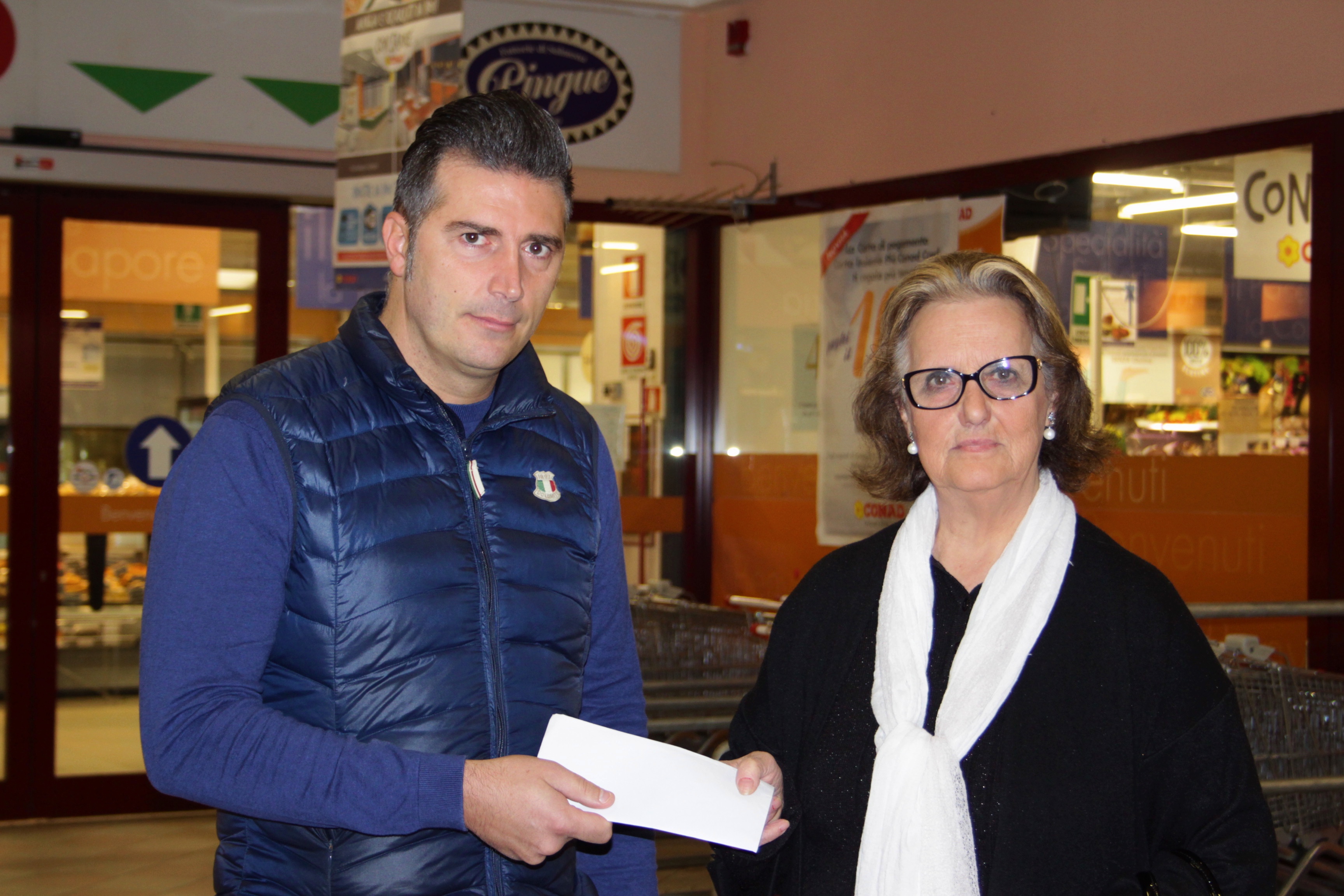 L’AQUILA: ZONFA CONSEGNA PROVENTI CENA BENEFICIENZA A CARITAS COPPITO