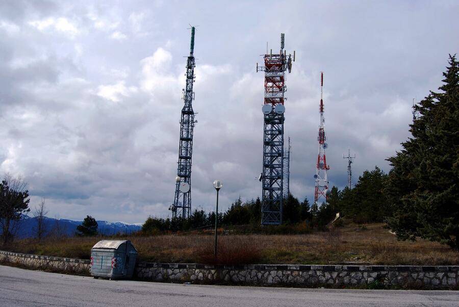L’AQUILA: “CONTINUA L’INVASIONE DI ANTENNE IN CITTA'”, DE SANTIS CHIEDE INTERVENTO DEL SINDACO