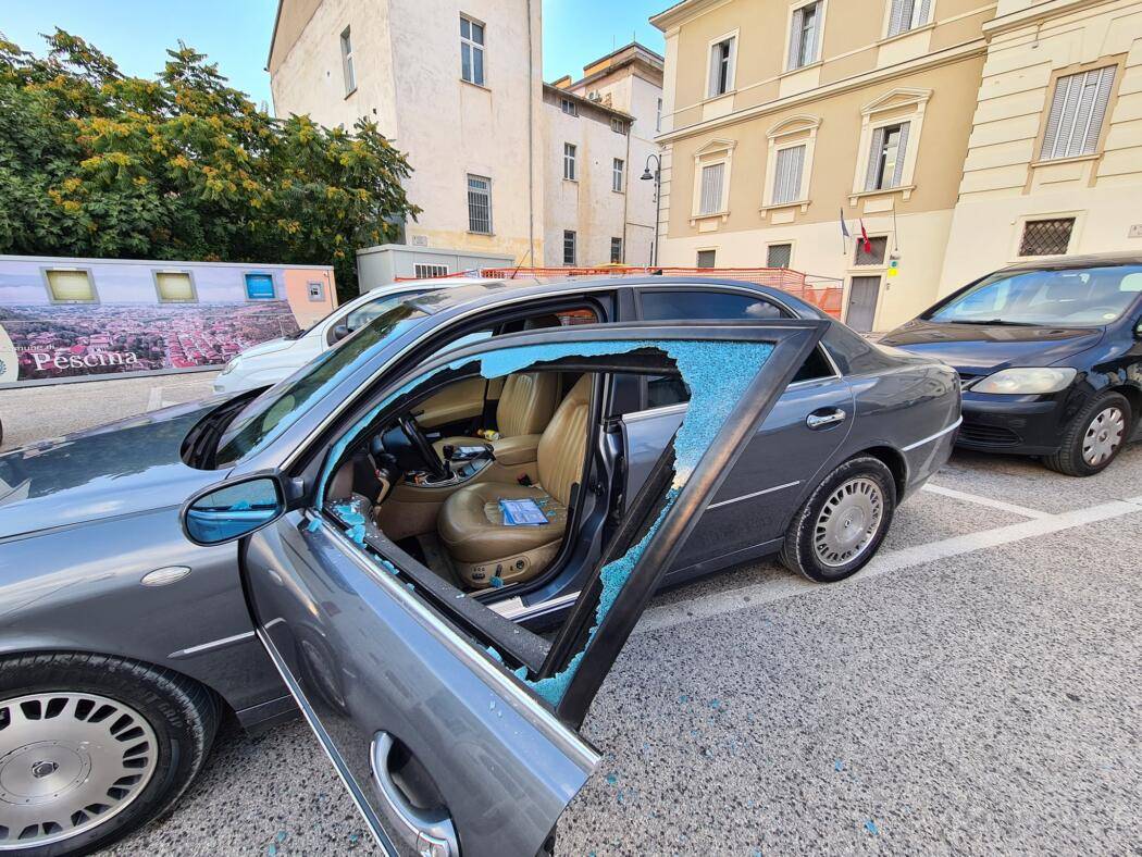 PESCINA: DANNEGGIATA AUTO CANDIDATO SINDACO IULIANELLA, “CONFRONTO CIVILE NON E’ DI CASA PER ALCUNI”