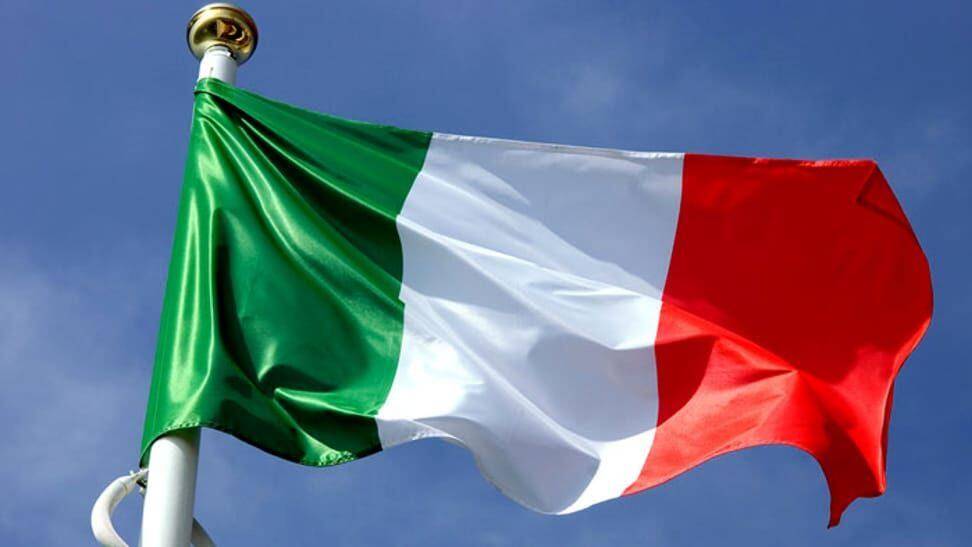 PESCARA: NUOVE BANDIERE TRICOLORI DAVANTI ALLE SCUOLE