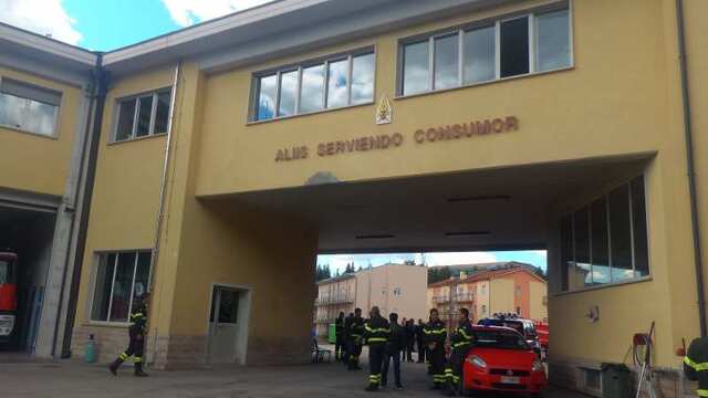 CERIMONIA VIGILI DEL FUOCO L’AQUILA: INVITATA MELONI. E’ POLEMICA, “POCHI HOTEL E COLLEGAMENTI”