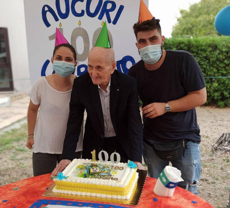 SAN SALVO: NONNO UMBERTO FESTEGGIA I 100 ANNI NELLA RSA SAN VITALE