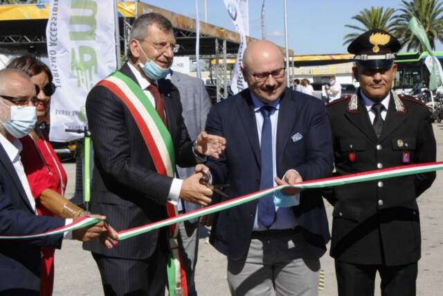 PESCARA, ASSESSORE LUIGI ALBORE MASCIA INAUGURA ECOMOB: COMUNE PRESENTE ALL’EXPO CON UNO STAND