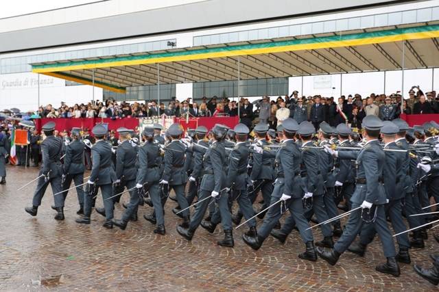 GUARDIA FINANZA L’AQUILA: IL GIURAMENTO DI 1.032 ALLIEVI MARESCIALLI