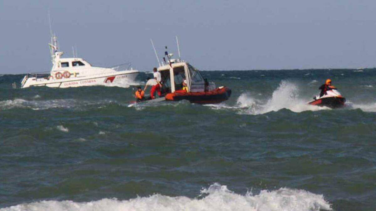 CADAVERE RITROVATO AL LARGO DI GIULIANOVA, INDAGINI IN CORSO