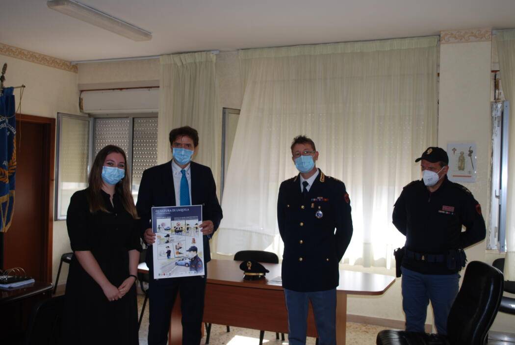 L’AQUILA, “ARRESTIAMO IL COVID”: POLIZIA DI STATO CON GLI STUDENTI IL PRIMO GIORNO DI SCUOLA