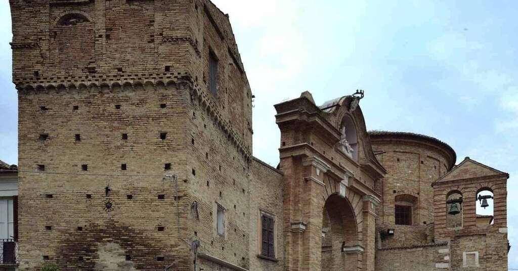 CROLLA CASA IN CENTRO A PENNE, PAURA MA NESSUN FERITO