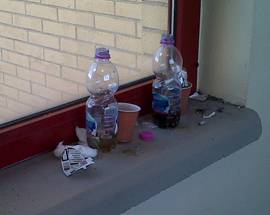 MATERASSI ABBANDONATI E SPORCIZIA IN OSPEDALE L’AQUILA