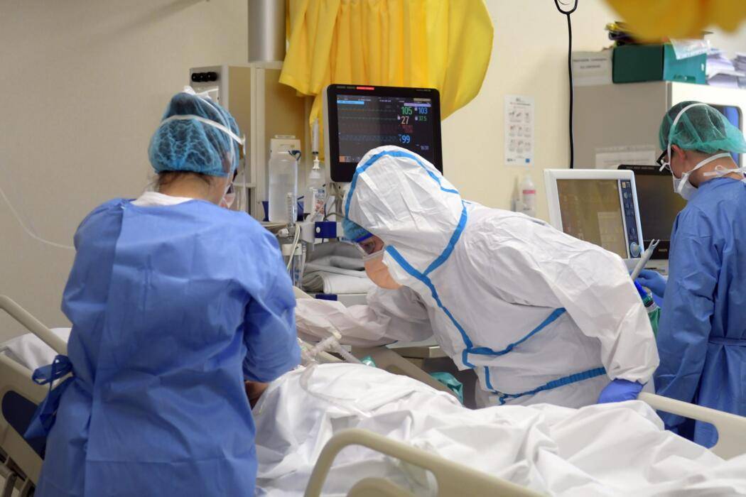 COVID: ALLERTA TERAPIE INTENSIVE, PER ABRUZZO E ALTRE 9 REGIONI “RISCHIO ALTO”