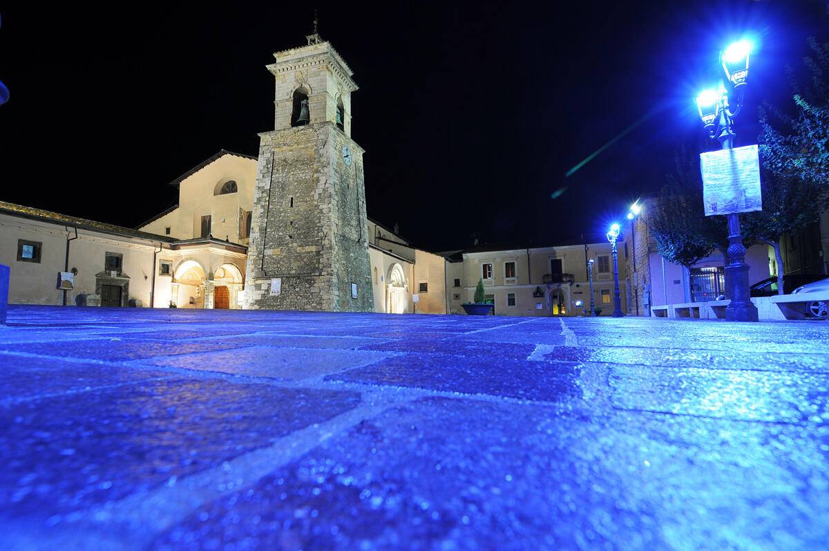 TEGOLE CONTRO PASSANTI E TOMBE DANNEGGIATE, PRESA BABY GANG A TRASACCO