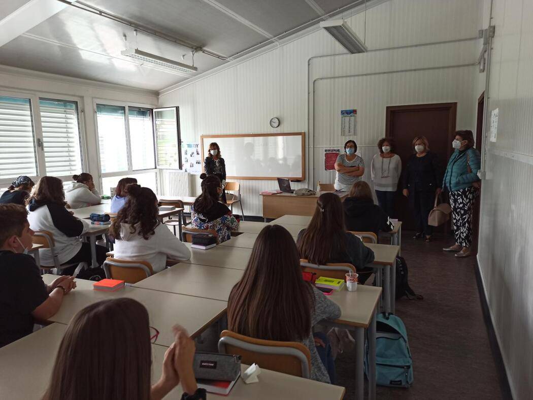 L’AQUILA, PRIMO GIORNO DI SCUOLA: VERI’ VISITA I LICEI BAFILE E COTUGNO