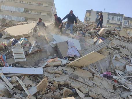 TERREMOTO 6.6 RICHTER IN TURCHIA, SEI MORTI E OLTRE 200 FERITI