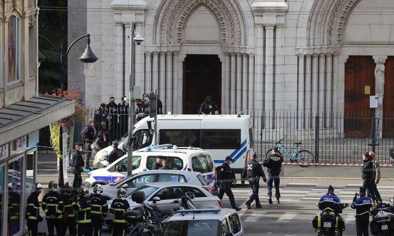TERRORISMO ISLAMICO: ATTACCO ALLA CATTEDRALE DI NOTRE-DAME A NIZZA, TRE MORTI, DONNA DECAPITATA