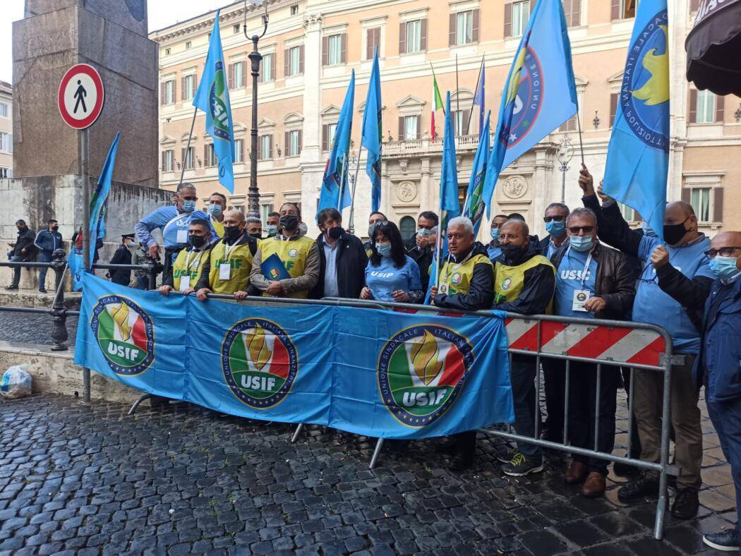 FORZE ARMATE, SINDACATI IN PIAZZA CONTRO IL DDL “CORDA”: DAVANTI MONTECITORIO ANCHE UNA DELEGAZIONE ABRUZZESE USIF UIL