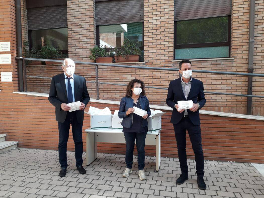 PESCARA, DONATE 5MILA MASCHERINE AGLI STUDENTI E AL PERSONALE DEL COMPRENSORIO 4