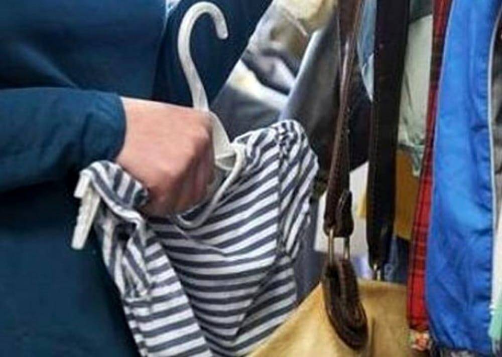 DUE TENTATIVI DI FURTO IN NEGOZI DI ABBIGLIAMENTO, FERMATA ALL’AQUILA
