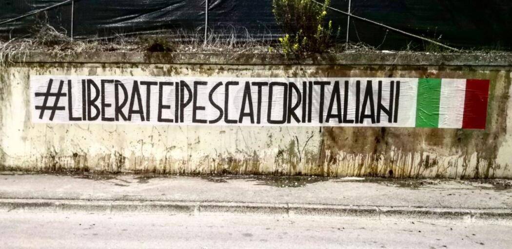 LIBIA: “LIBERATE I PESCATORI ITALIANI”, STRISCIONE ANCHE ALL’AQUILA