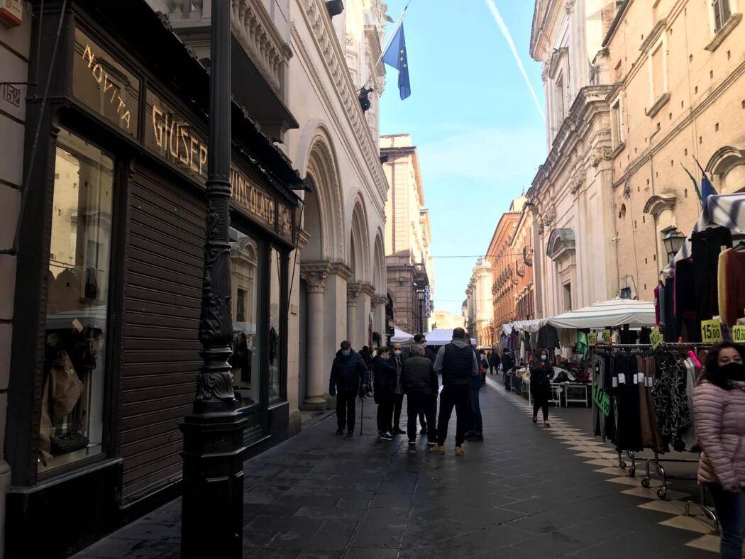 CHIETI, MERCATO DEL VENERDI’ RESTA IN CENTRO: ASSESSORE PANTALONE, “PRIMA SPERIMENTAZIONE HA FUNZIONATO”