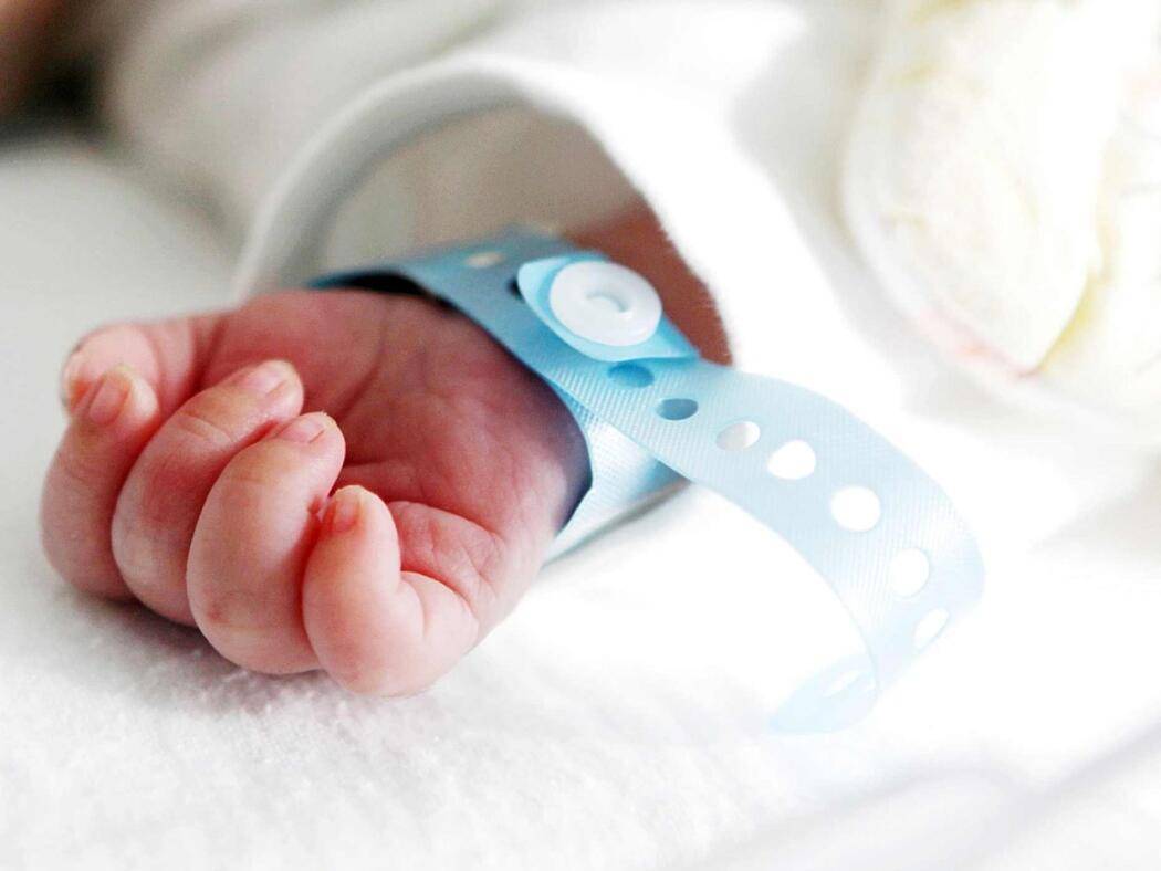 MAMMA AFGANA PARTORISCE A L’AQUILA: BENVENUTO AL PICCOLO JASIN