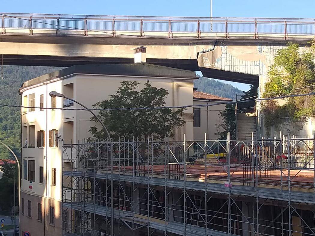 L’AQUILA: PALAZZO SOTTO PONTE BELVEDERE DA DEMOLIRE, PARTONO PROCEDURE