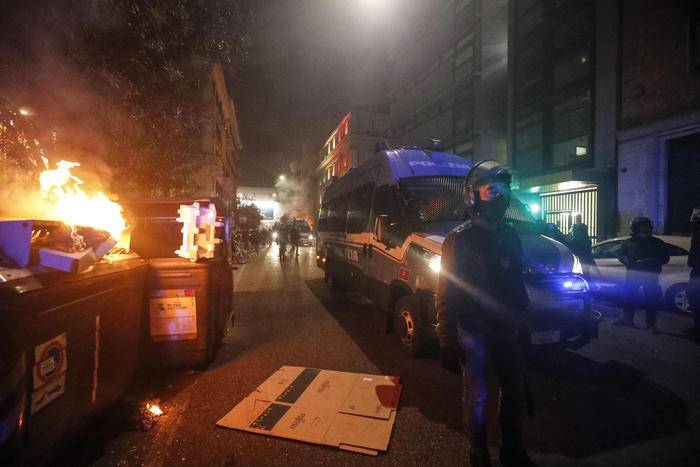 COVID: SCONTRI IN CENTRO A ROMA, A MILANO 28 DENUNCIATI LAMORGESE RIUNISCE COMITATO SICUREZZA