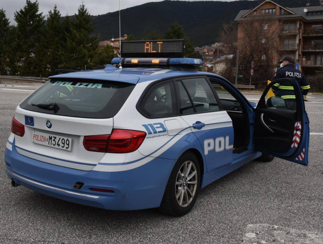 ORICOLA: RECUPERATO DALLA STRADALE FURGONE CON MERCE RUBATO UN’ORA PRIMA