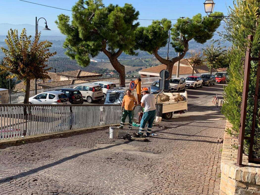 CITTA’ SANT’ANGELO: AL VIA RIFACIMENTO MANTO STRADALE IN ZONA CASALE