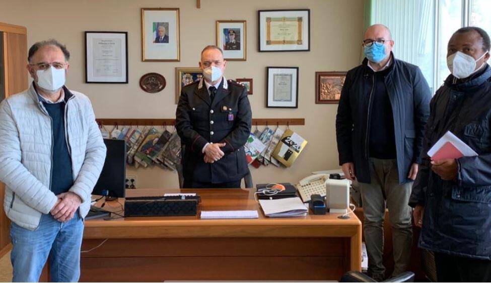COVID: ATESSA, CARABINIERI IN CAMPO PER DISTRIBUZIONE AIUTI ALIMENTARI