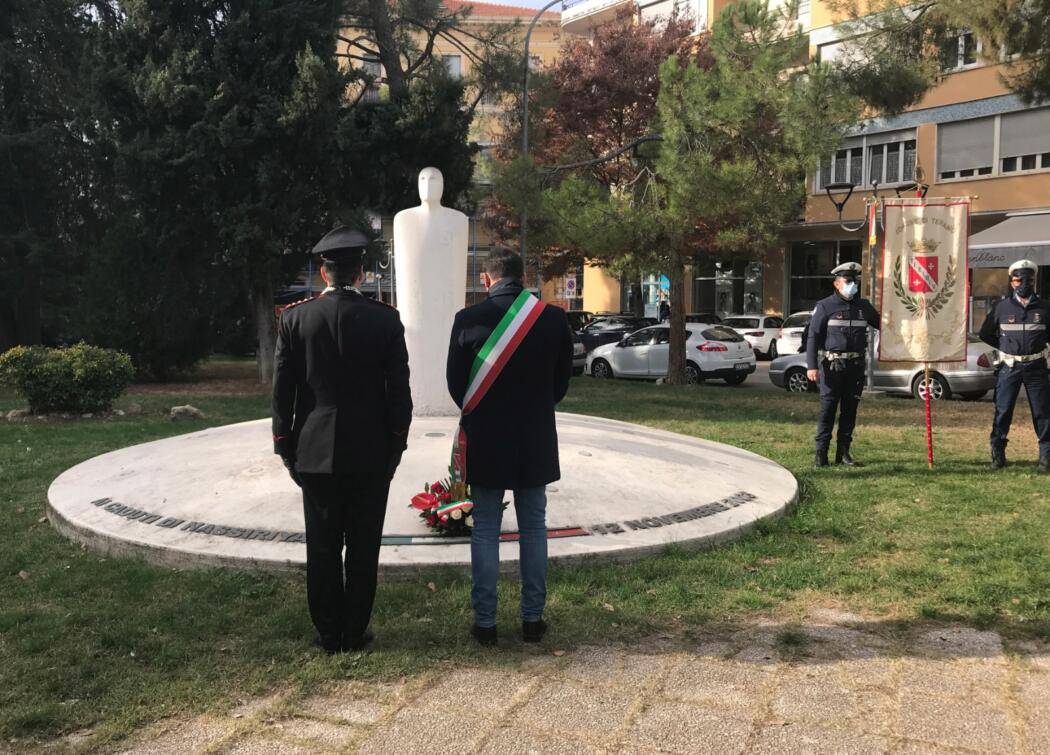 TERAMO: SINDACO D’ALBERTO E COMANDANTE CARABINIERI PIPOLA OMAGGIANO CADUTI NASSIRIYA