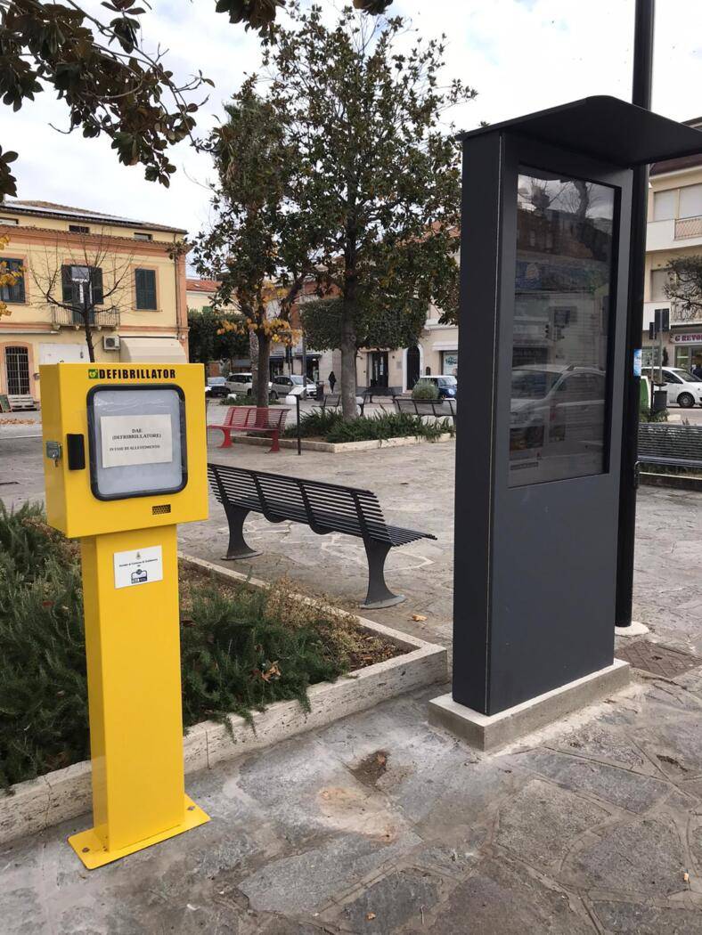 GIULIANOVA CARDIO-PROTETTA:  INSTALLATO PRIMO DEFIRILLATORE IN PIAZZA FOSSE ARDEATINE