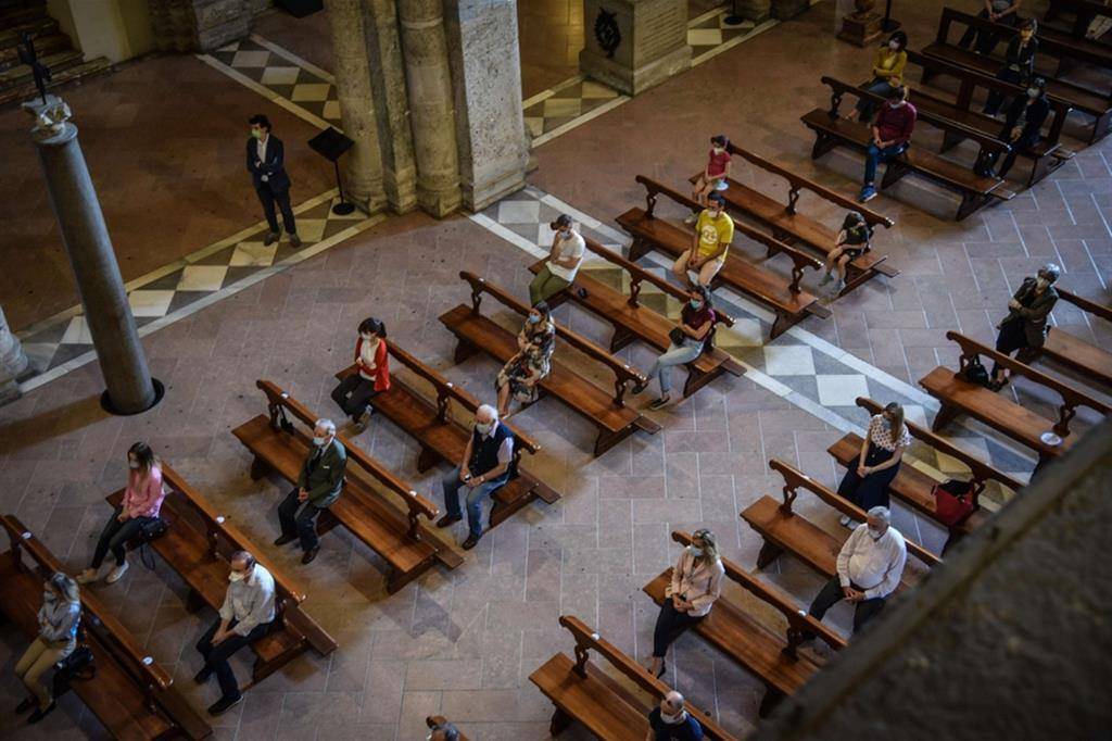 ABRUZZO ZONA ROSSA: LA PARTECIPAZIONE ALLE MESSE E’ CON L’AUTOCERTIFICAZIONE