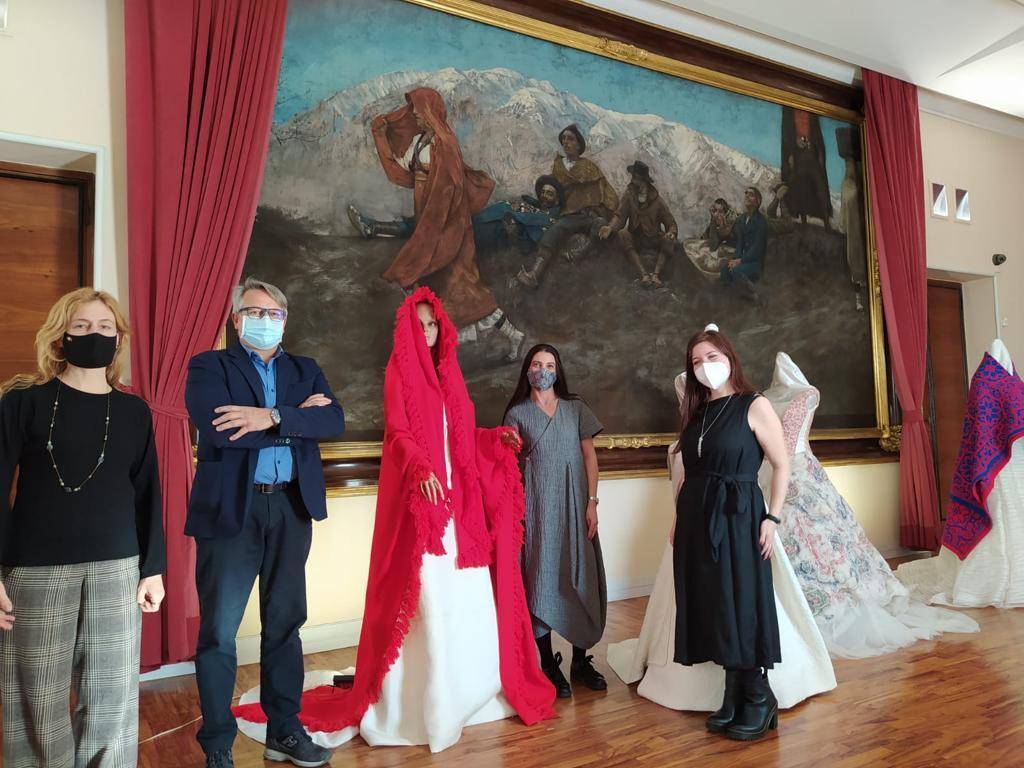 ABITI DA SPOSA CON MATERIALI DI RICICLO, PREMIATO ITS DI PESCARA