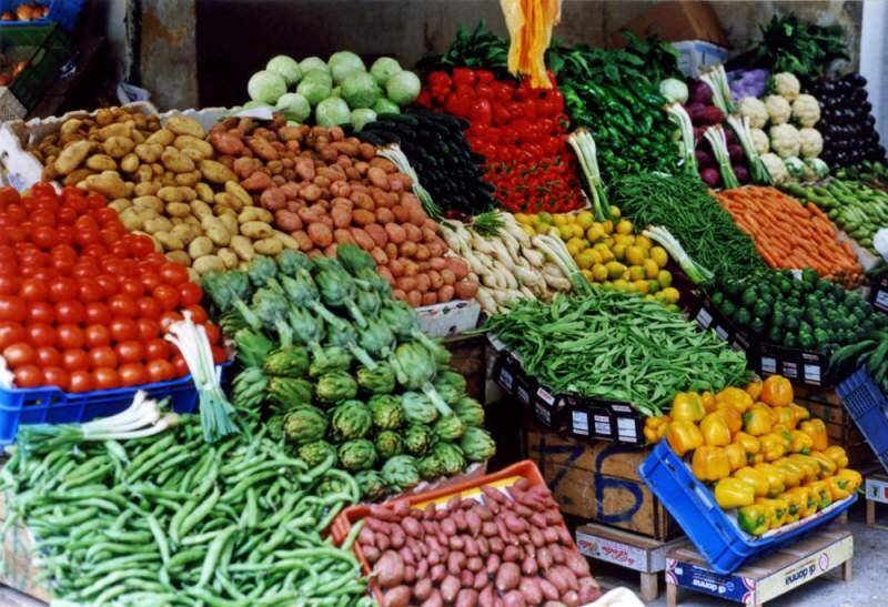 ABRUZZO IN ZONA ROSSA: AL MERCATO DI SULMONA APERTE SOLO ATTIVITA’ DI VENDITA GENERI ALIMENTARI