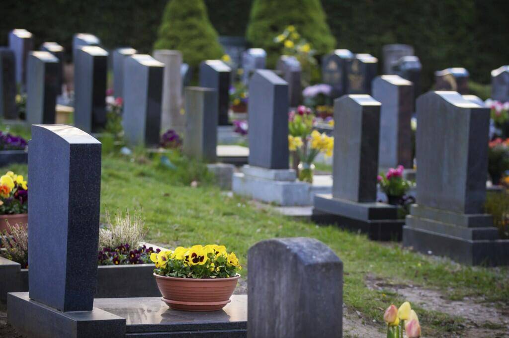 TERAMO, COVID E GESTIONE SERVIZI CIMITERIALI: VISITE DAL LUNEDI’ ALLA DOMENICA DALLE 8 ALLE 17