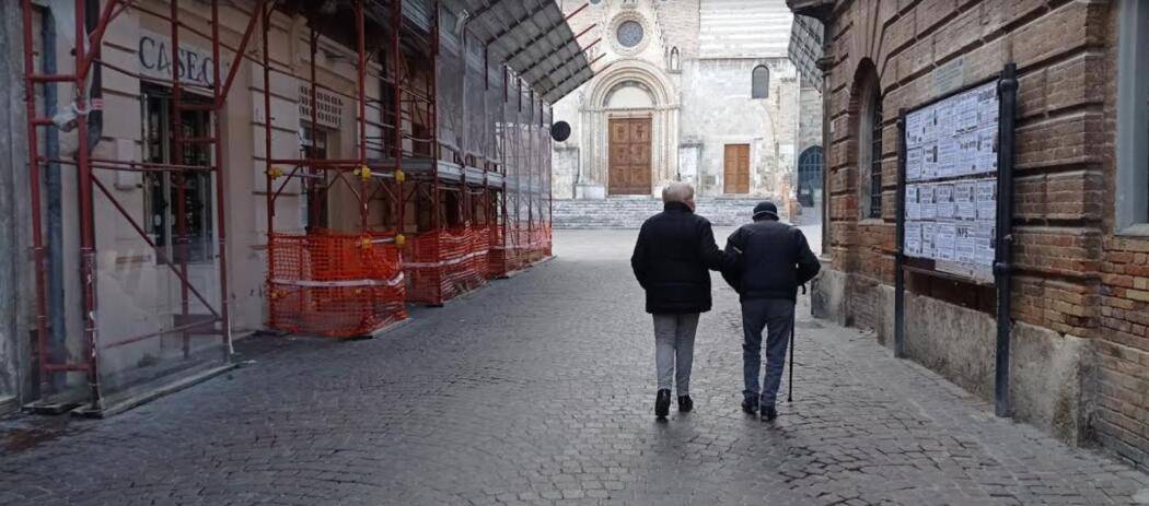 COVID ABRUZZO, ORE DECISIVE PER ZONA ROSSA; SOSPIRI, “SOLO DOVE SERVE”, NODO SCUOLE