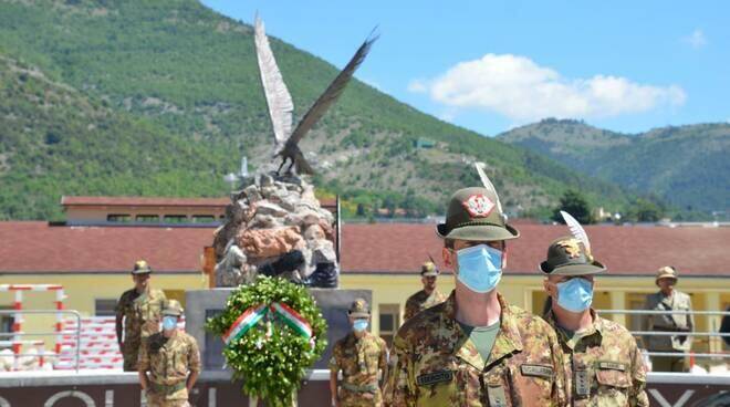 COVID: ALPINI NONO REGGIMENTO SANIFICANO FERMATE AUTOBUS