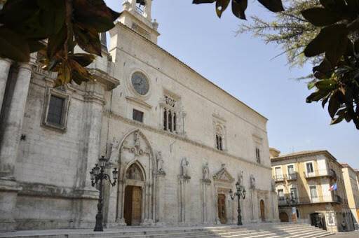 SULMONA, ACCORDO A TRE PER L’ANNUNZIATA: AL VIA RESTAURO DI 18 LANTERNE STORICHE