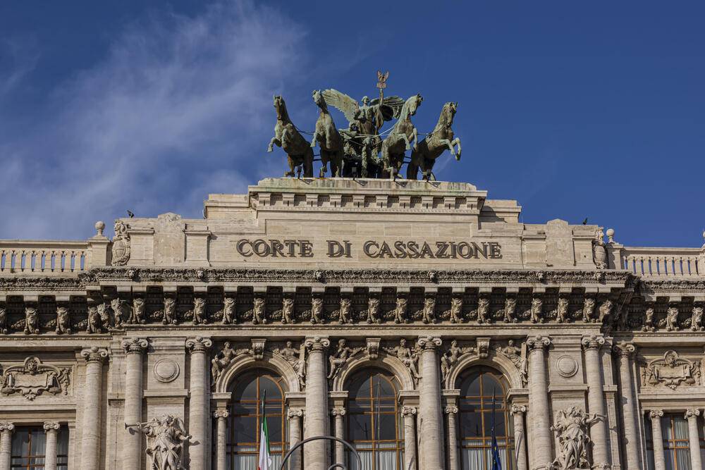 TRATTA DEGLI STRANIERI NEL FUCINO:  TRA I CONDANNATI L’IMPRENDITORE D’APICE
