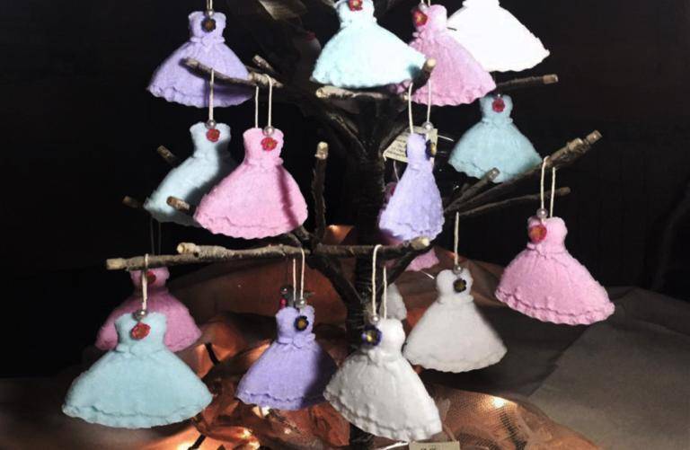 SAPONETTE A FORMA DI TUTÙ, LA SCUOLA DI DANZA ART NOUVEAU SOSTIENE L’ARTIGIANATO LOCALE