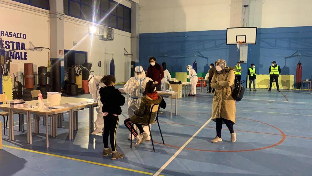 COVID L’AQUILA: SCREENING, POSITIVI RILEVATI SALGONO A 88, OGGI TEST IN ALTRI 26 COMUNI