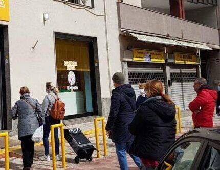 PESCARA: PRIME FILE DAVANTI SUPERMERCATI, IN VISTA DI NUOVO LOCKDOWN