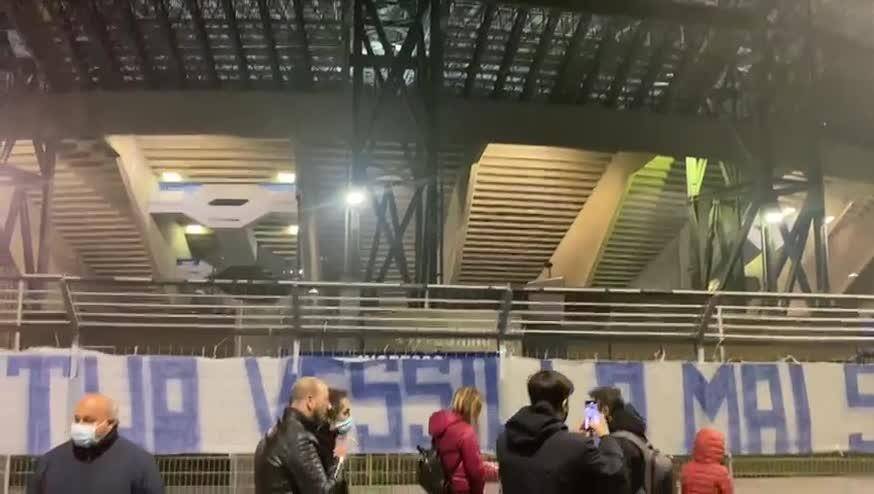 MARADONA: NAPOLI SOTTO CHOC, “GLI INTITOLIAMO IL SAN PAOLO”